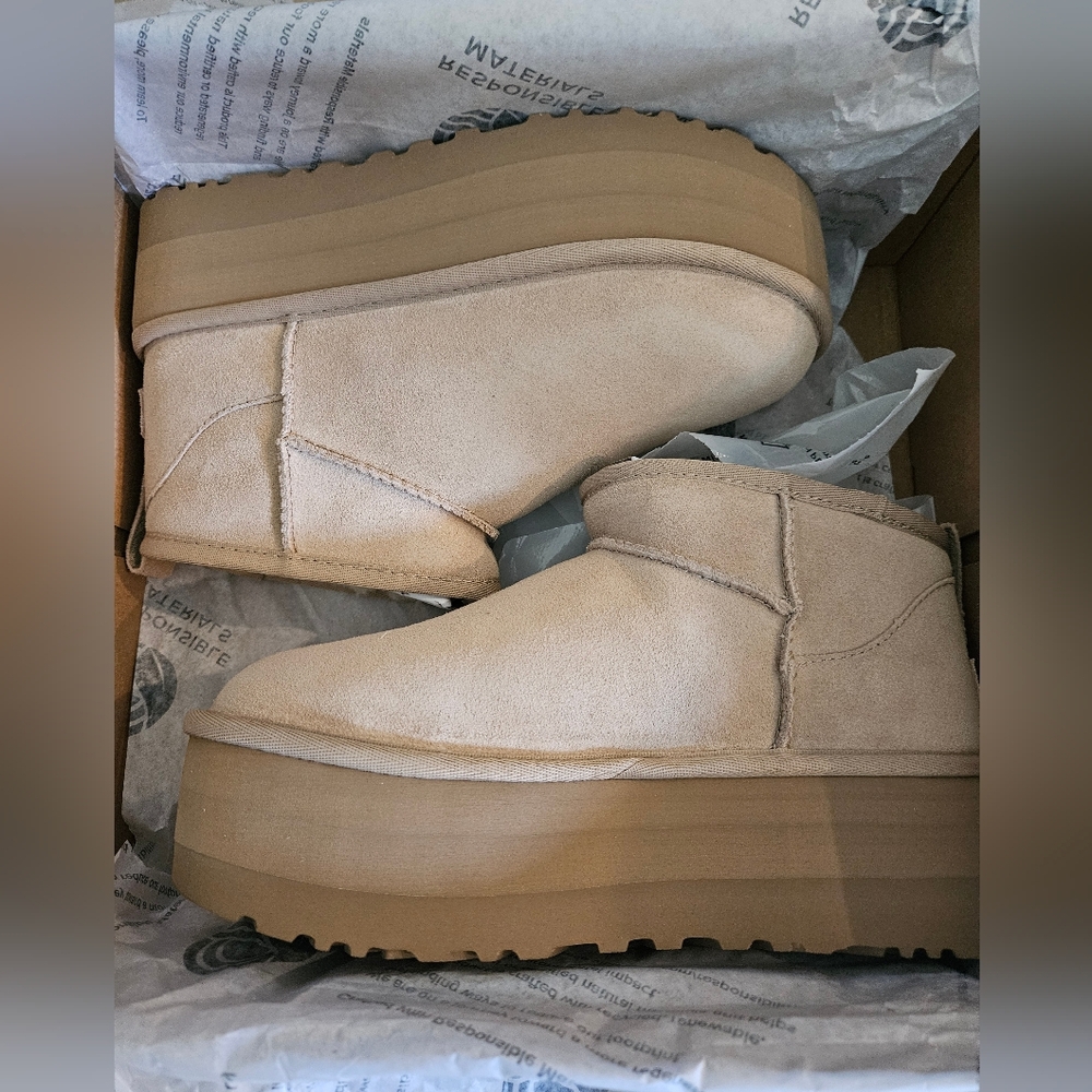 UGG Classic Ultra Mini Platform Boots NIB Sand Sz 7